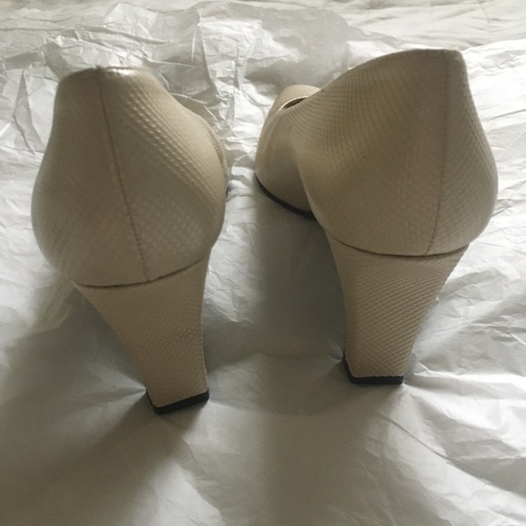 Stuart Weitzman | Vintage Pumps - Picture 7 of 12
